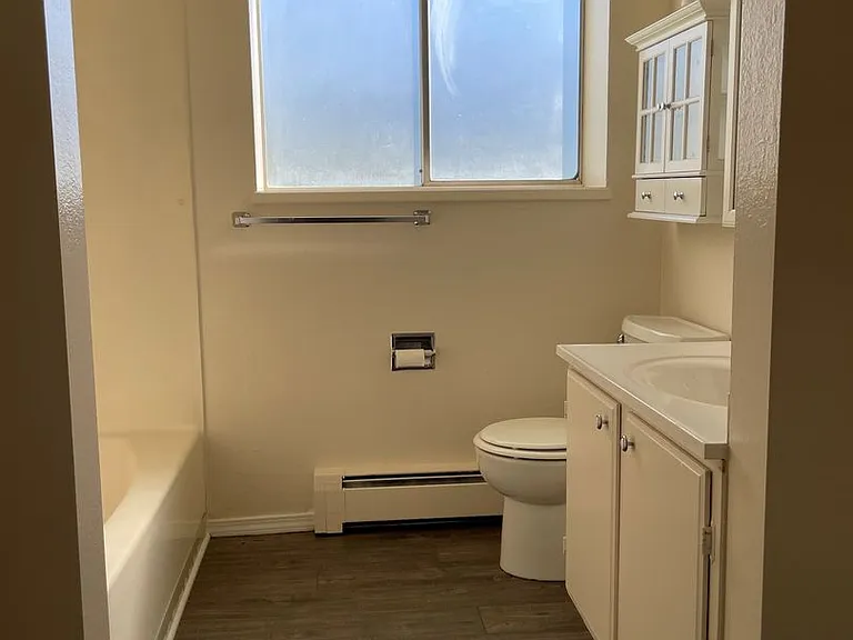 1100 Cedar Ct — Photo 6