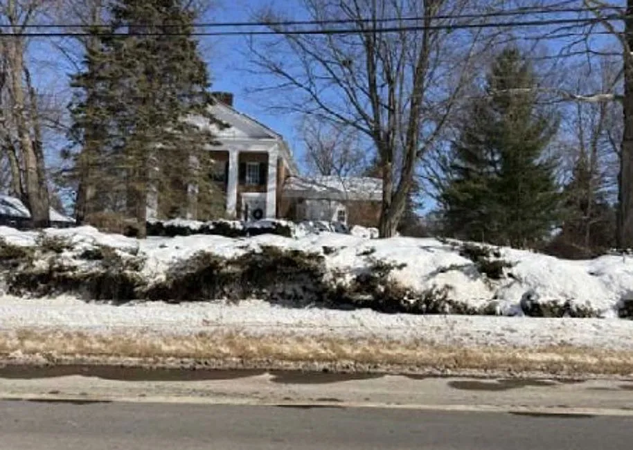 965 Capital Ave SW photo 1