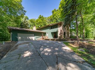 59601 Clover Rd, Mishawaka, IN 46544