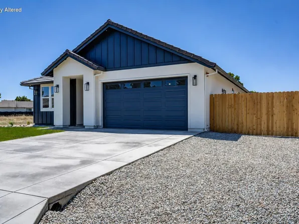 19069 Shoreline Dr, Cottonwood, CA 96022