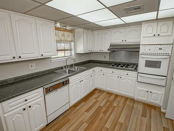 5th image of 136 Linda Ct