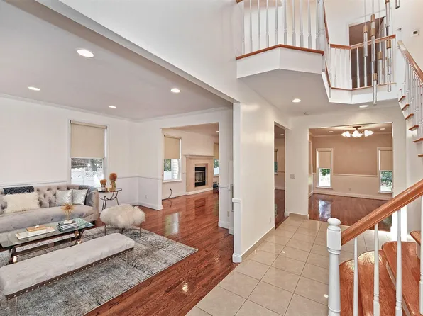 81B Radcliff Avenue #B, Port Washington, NY 11050