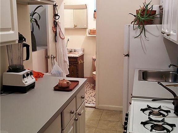 5th image of 469 Henry St APT 4