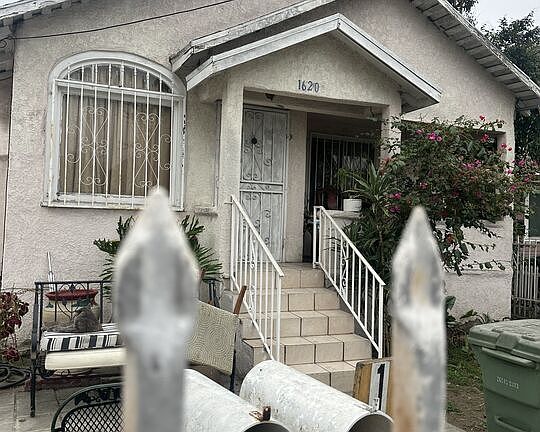 4th image of 1620 E 33rd St