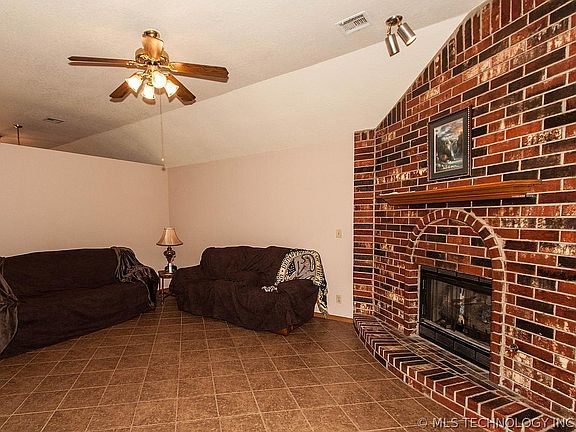5th image of 13699 S Poplar St