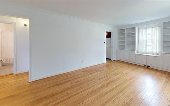 4th image of 1401 Landis Dr
