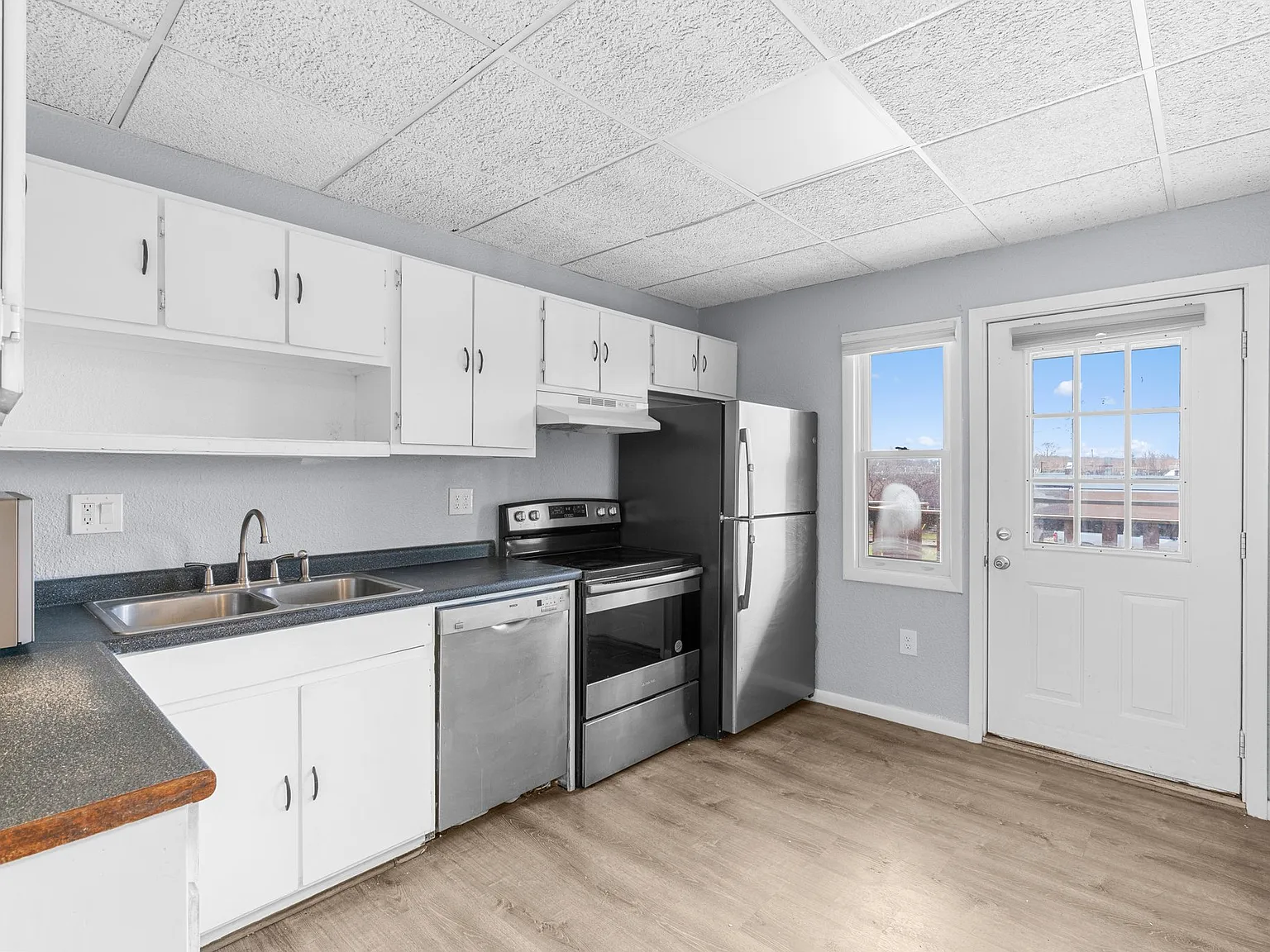 Spacious 4BR/3 BA Apartment- Perfect for Roomates or Families — Photo 3