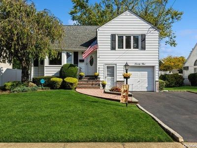 25 Westgate Road, Massapequa Park, NY, 11762