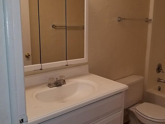 5th image of 1300 Brimfield Dr APT C2