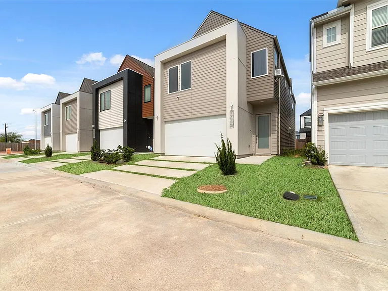 3007 Ventas Dr — Photo 2