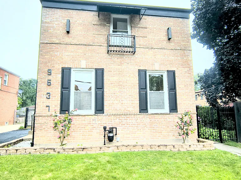 9637 S Wood St #1 — Photo 5