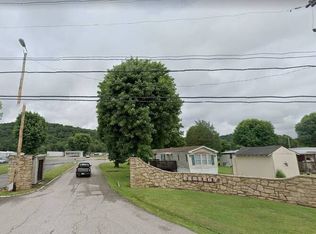 28 Camelot Dr, Red House, WV 25168