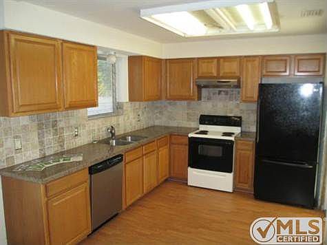 3rd image of 338 Cypress Dr