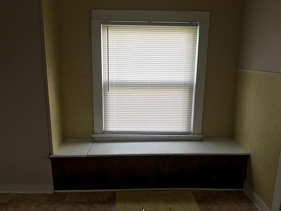 Window seat in the kitchen