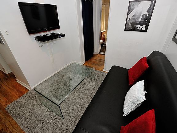 5th image of 201 E 89th St #4C