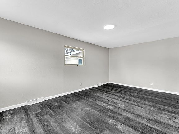 3rd image of 1500 W Hamilton Street