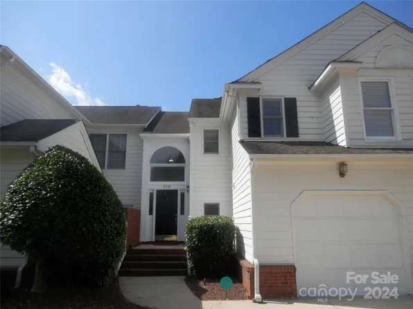 8738 Fox Chase Ln, Charlotte, NC 28269