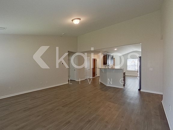 5th image of 102 Lord Effingham Way