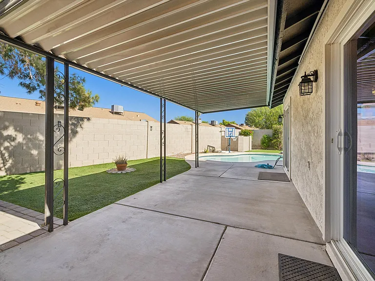 2118 S Pine St — Photo 25