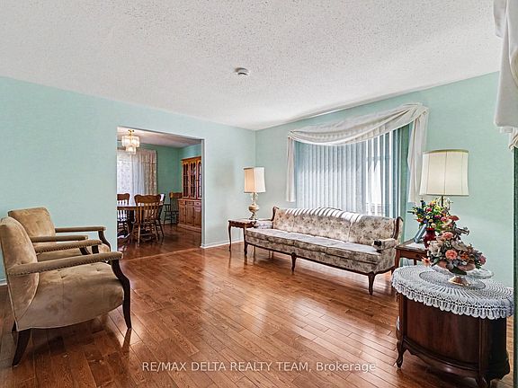 2nd image of 27 Bramblegrove Cres