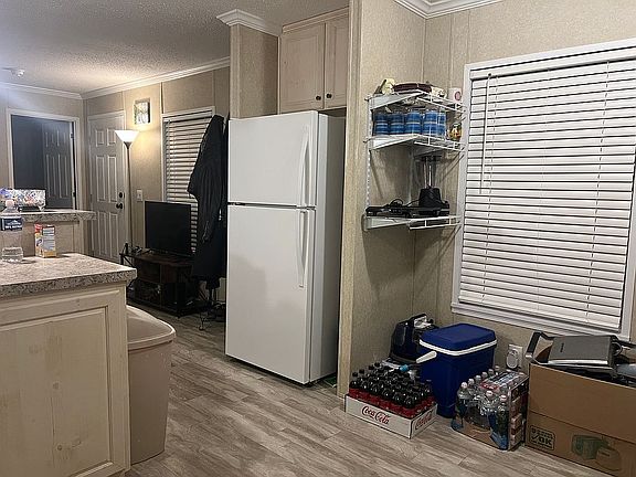 5th image of 305 Tanbark Dr