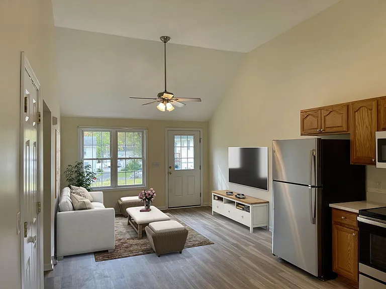 7 Prospect Ave #R — Photo 1