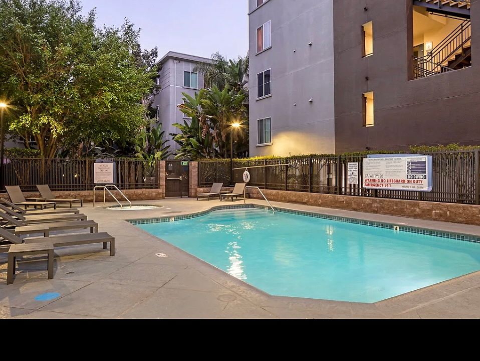 1st image of 13175 Fountain Park Dr #100