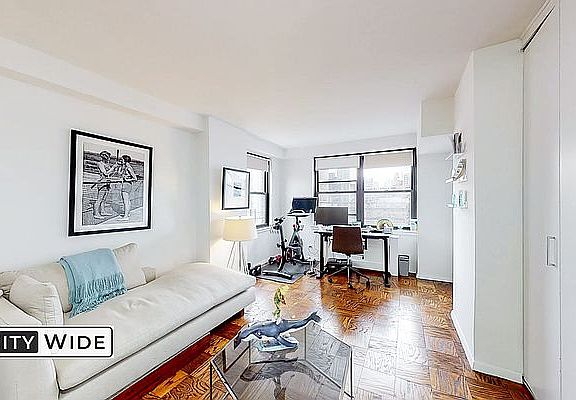 3rd image of 240 E 82nd St APT 21F