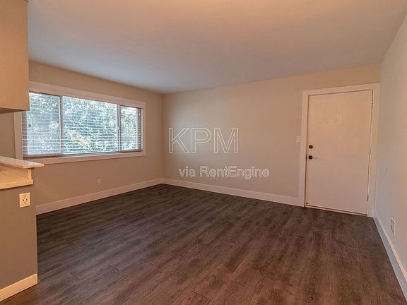 4th image of 843 N Yosemite St APT 112