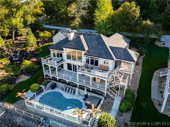 816 Via Del Lago Dr, Sunrise Beach, MO 65079