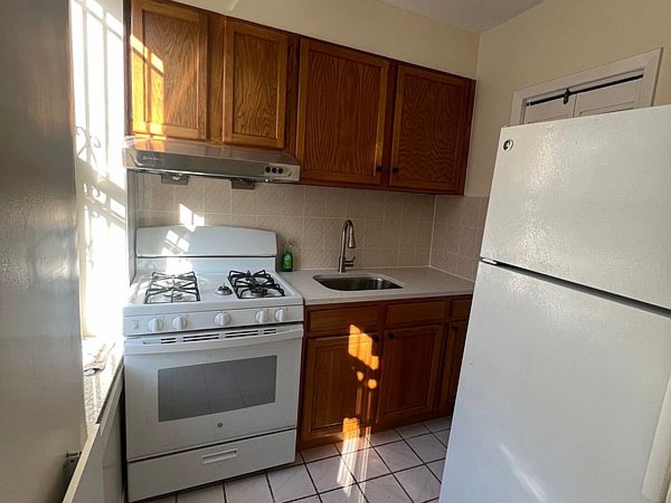 1st image of 418 Grand St APT 2