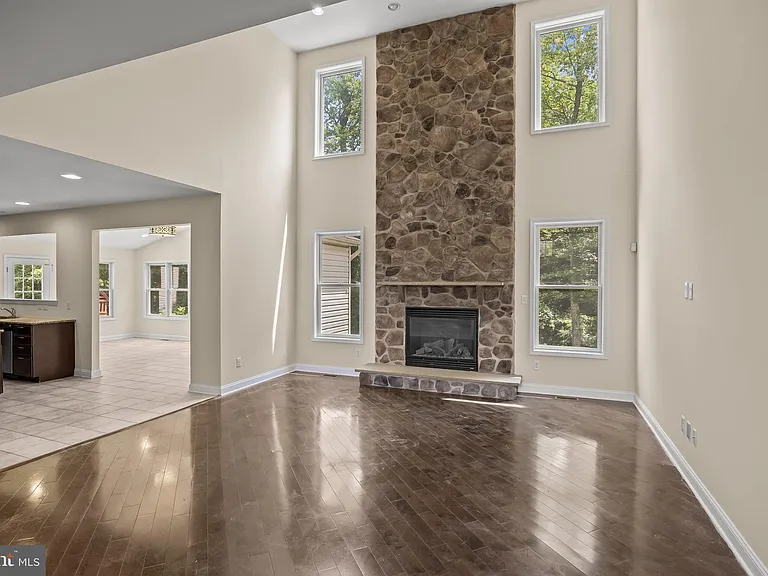 209 Peony Ln — Photo 9