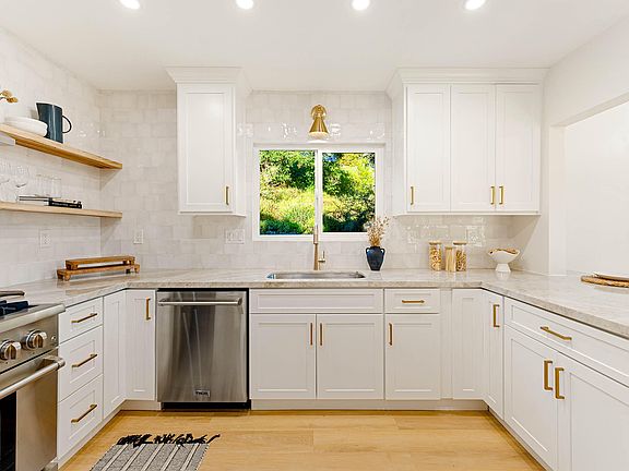 3rd image of 2324 Sonora Dr