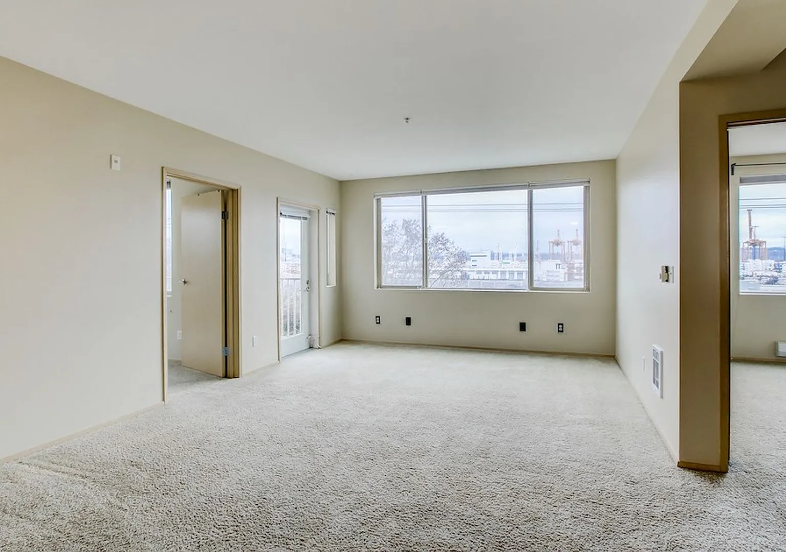 3213 Harbor Ave SW — Photo 2