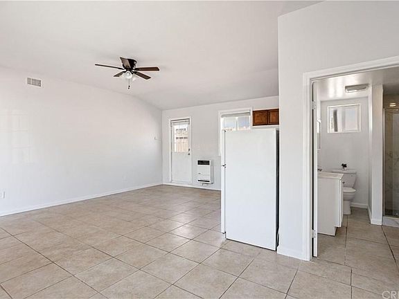 5th image of 24126 Kittridge St