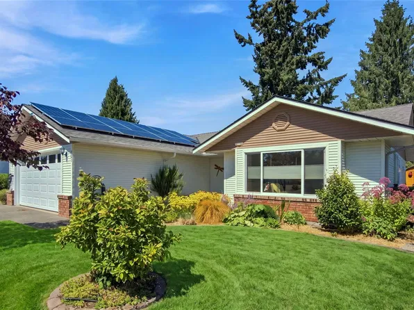 701 Ermineskin Ave, Parksville, BC V9P 2L4