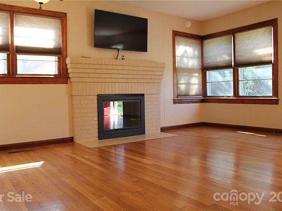 5th image of 418 Midway St