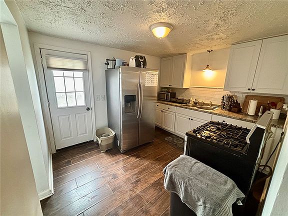 3rd image of 61 Auburn Ave