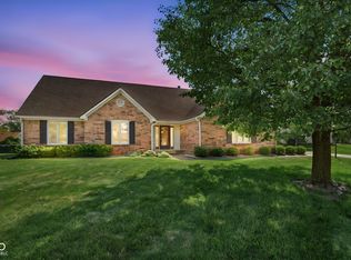 8051 Castle Cove Rd, Indianapolis, IN 46256