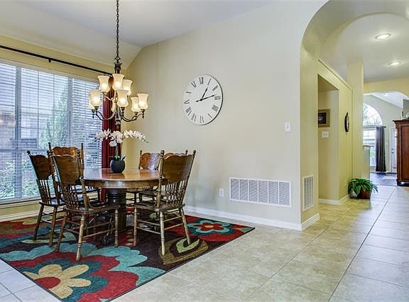 5th image of 2441 Chesterwood Dr