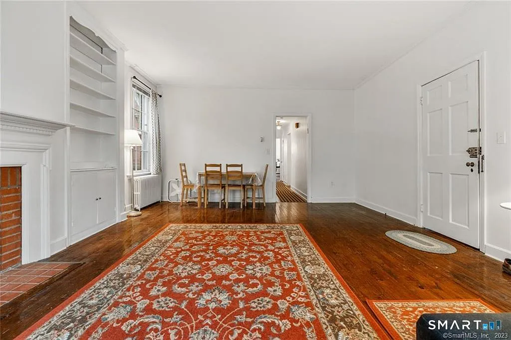 3 bed, 1.0 bath, 2000 sqft, $2,950 — Photo 3
