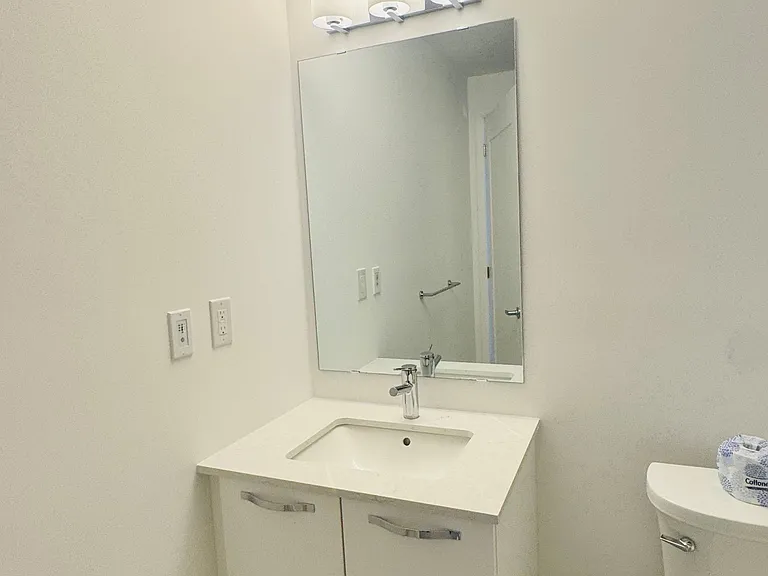 75 James St S #1308 — Photo 5