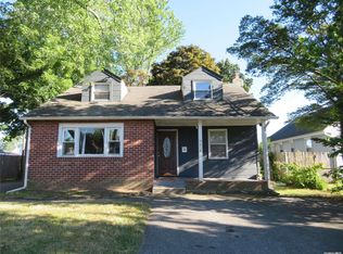 104 Weeks Rd, North Babylon, NY 11703