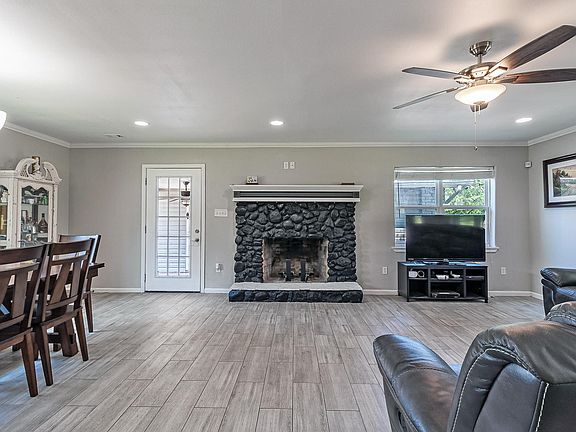 4th image of 325 Edna Dr