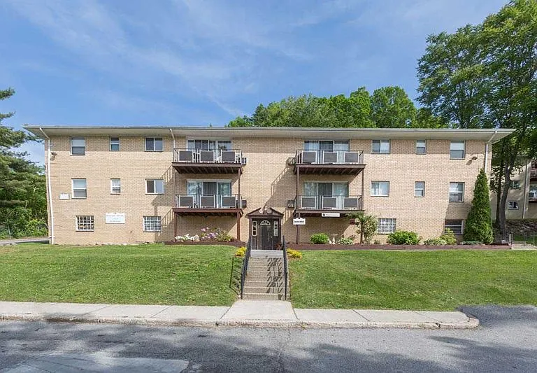Hampton Oaks Apartments — Photo 5