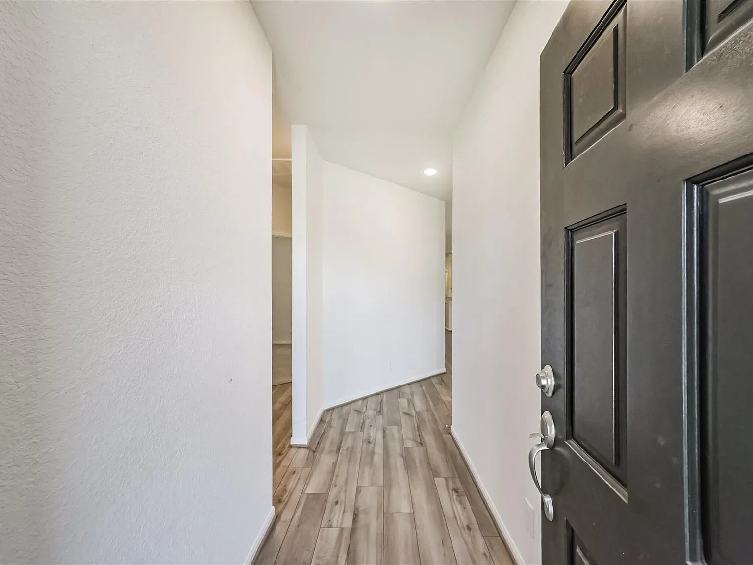 3 bed, 2.0 bath, 1989 sqft, $2,000 — Photo 4