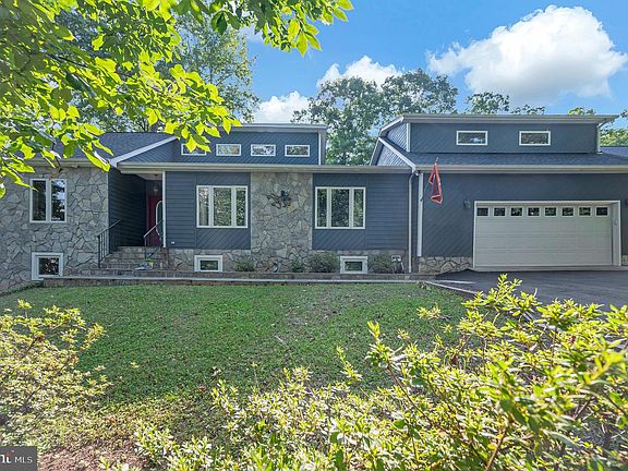3rd image of 203 Limestone Ln