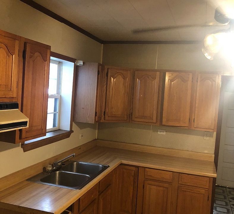 2nd image of 10748 S Hoxie Ave