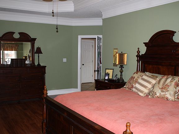 5th image of 109 White Columns Dr