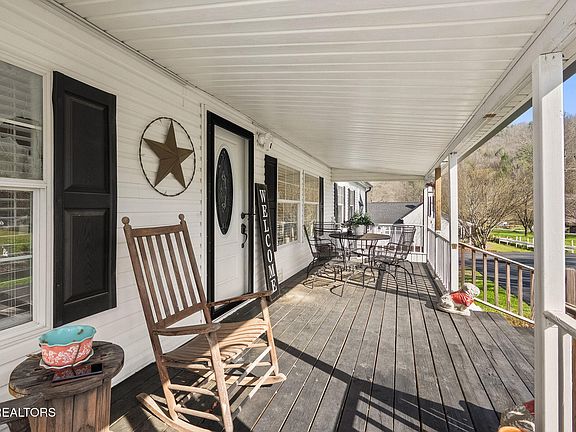 4th image of 1020 Cox Cir